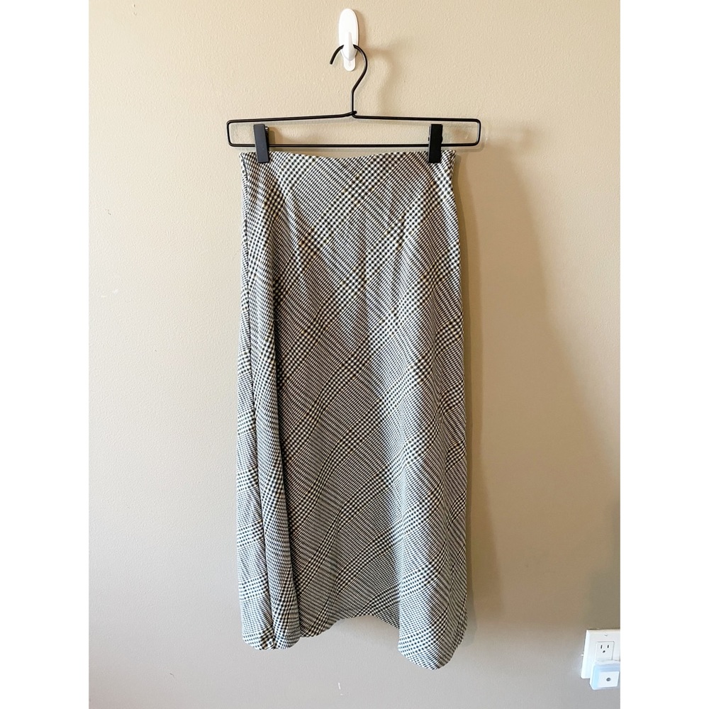 Elegant Black and White Plaid Women's Skirt